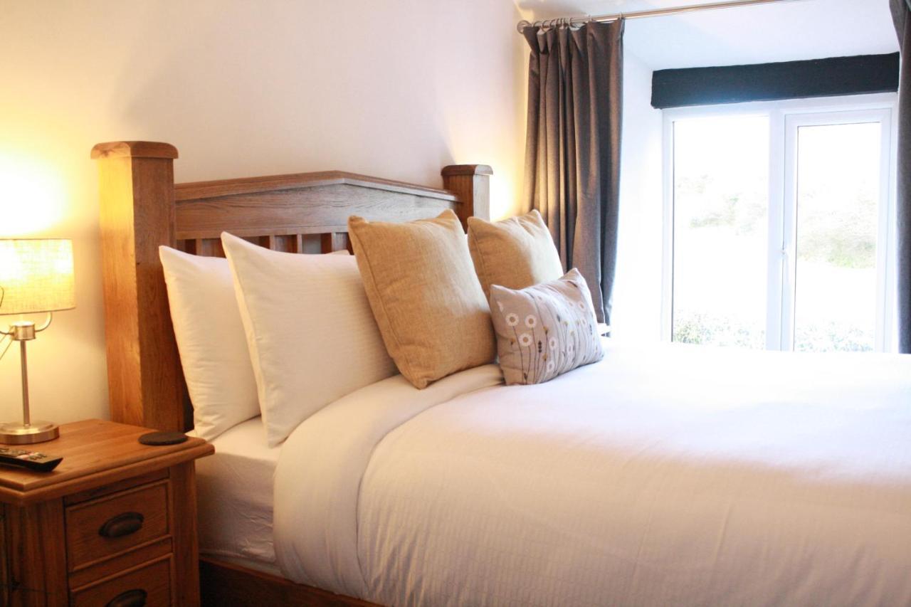 The Black Dog Inn Dalton-in-Furness Eksteriør billede