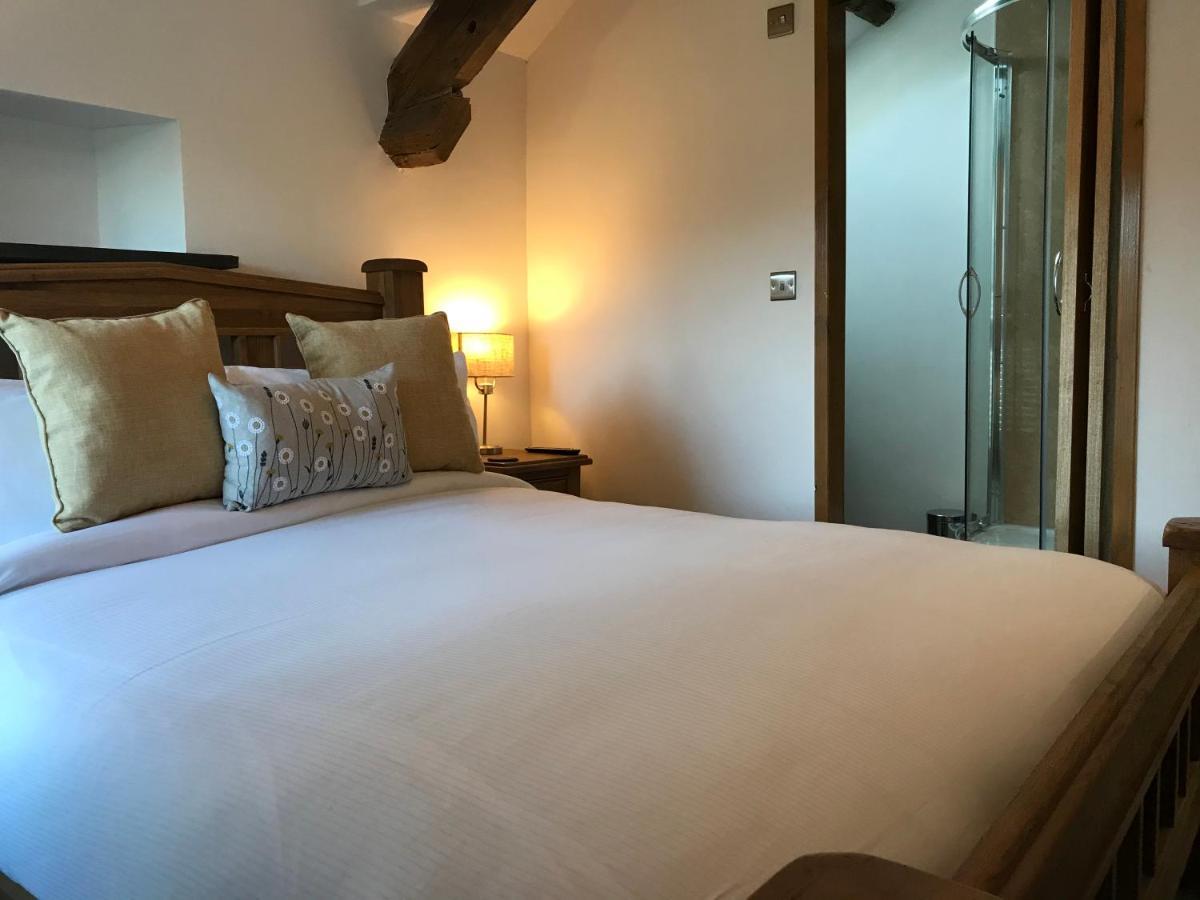 The Black Dog Inn Dalton-in-Furness Eksteriør billede