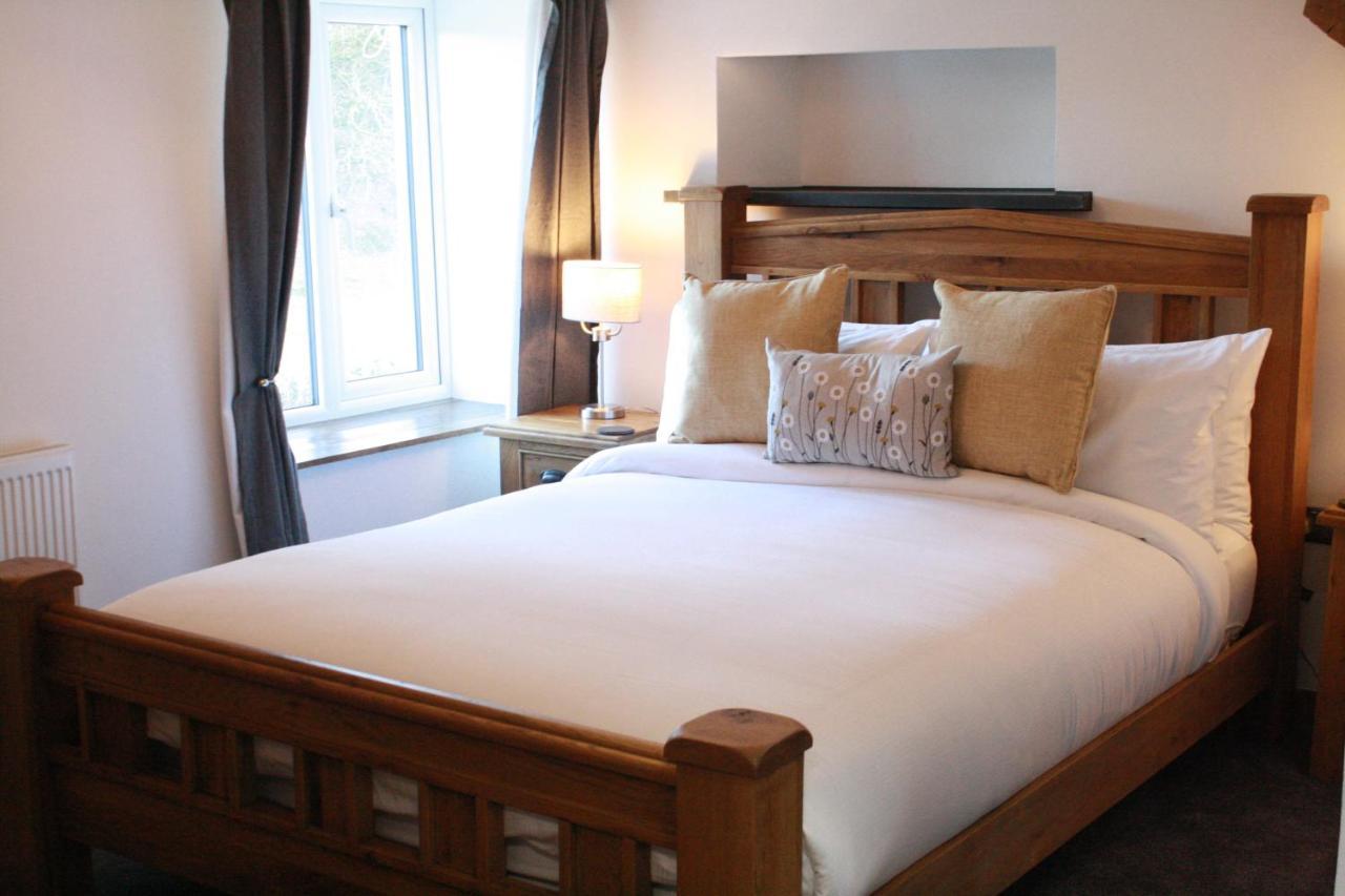 The Black Dog Inn Dalton-in-Furness Eksteriør billede