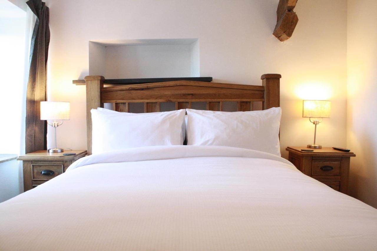 The Black Dog Inn Dalton-in-Furness Eksteriør billede